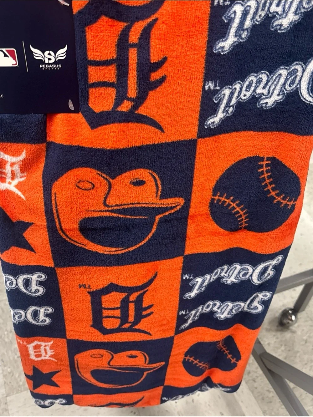 Detroit Tigers Plush Throw Blanket - Orange & Navy